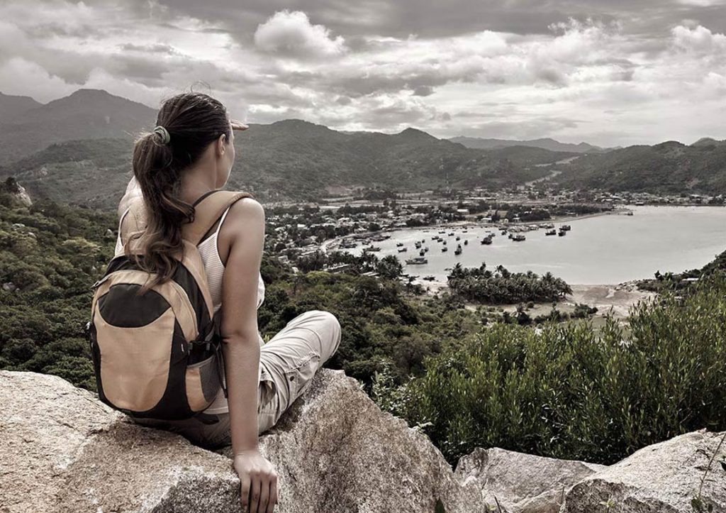 how to travel alone