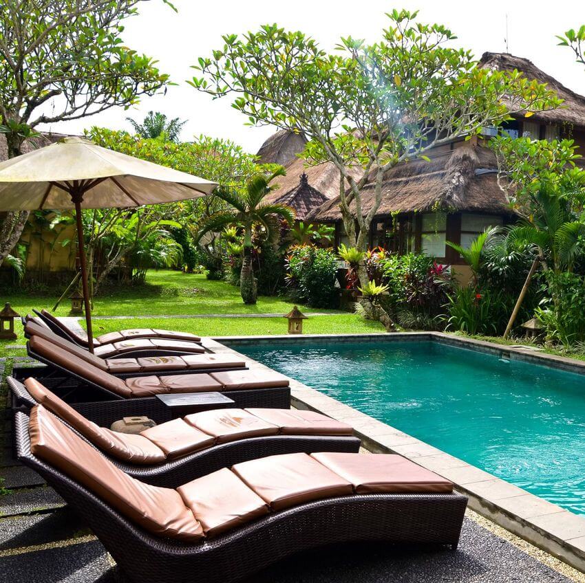 how to find cheap accommodation when traveling