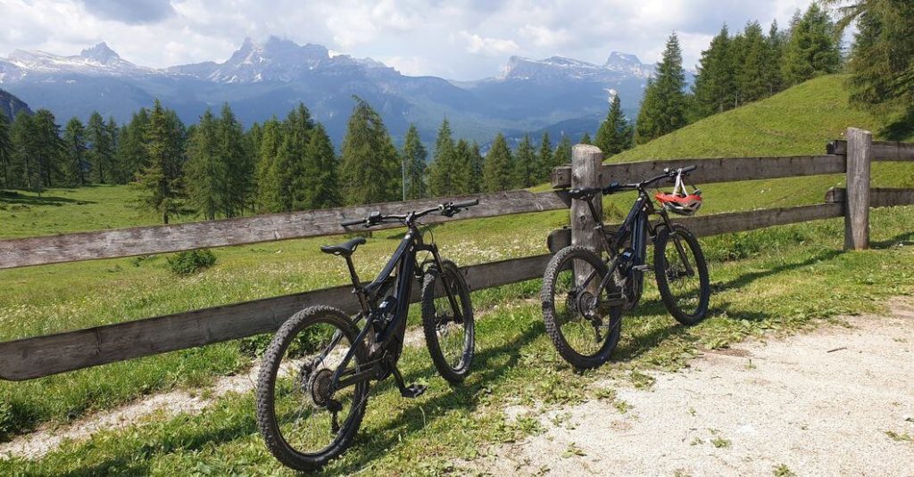 how to save money on food while staying at hotels