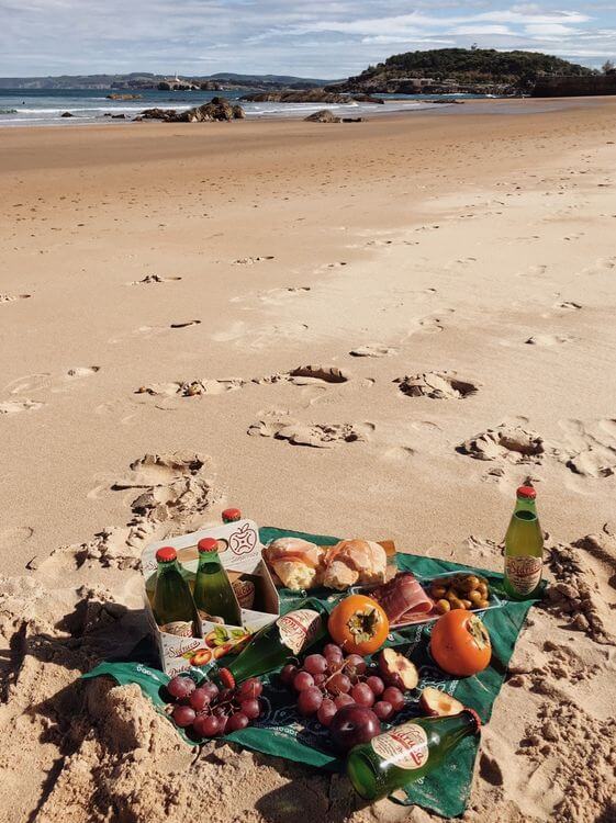 how to save money while traveling