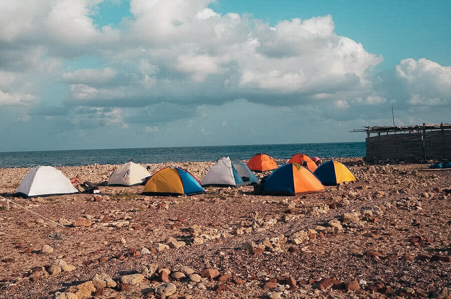 camping-on-the-shore